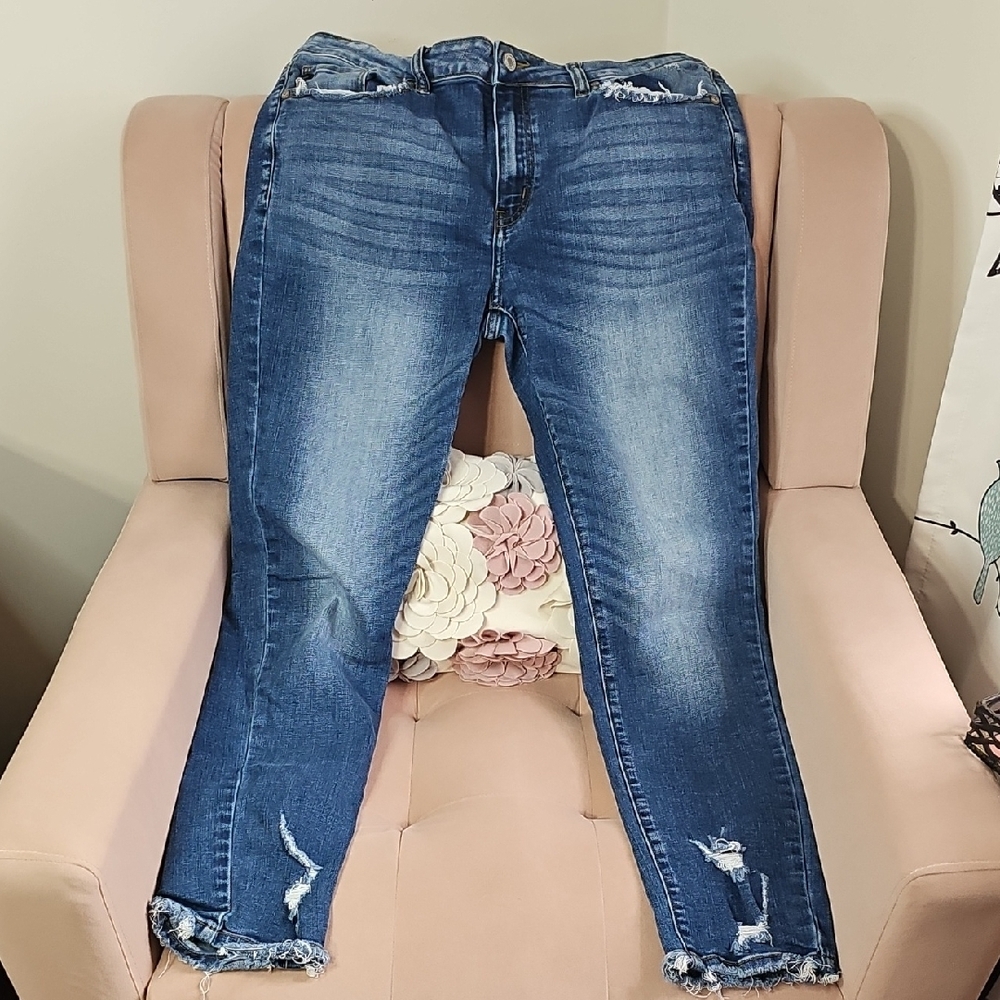Very Comfy Distressed Blue Jeans w/stretch